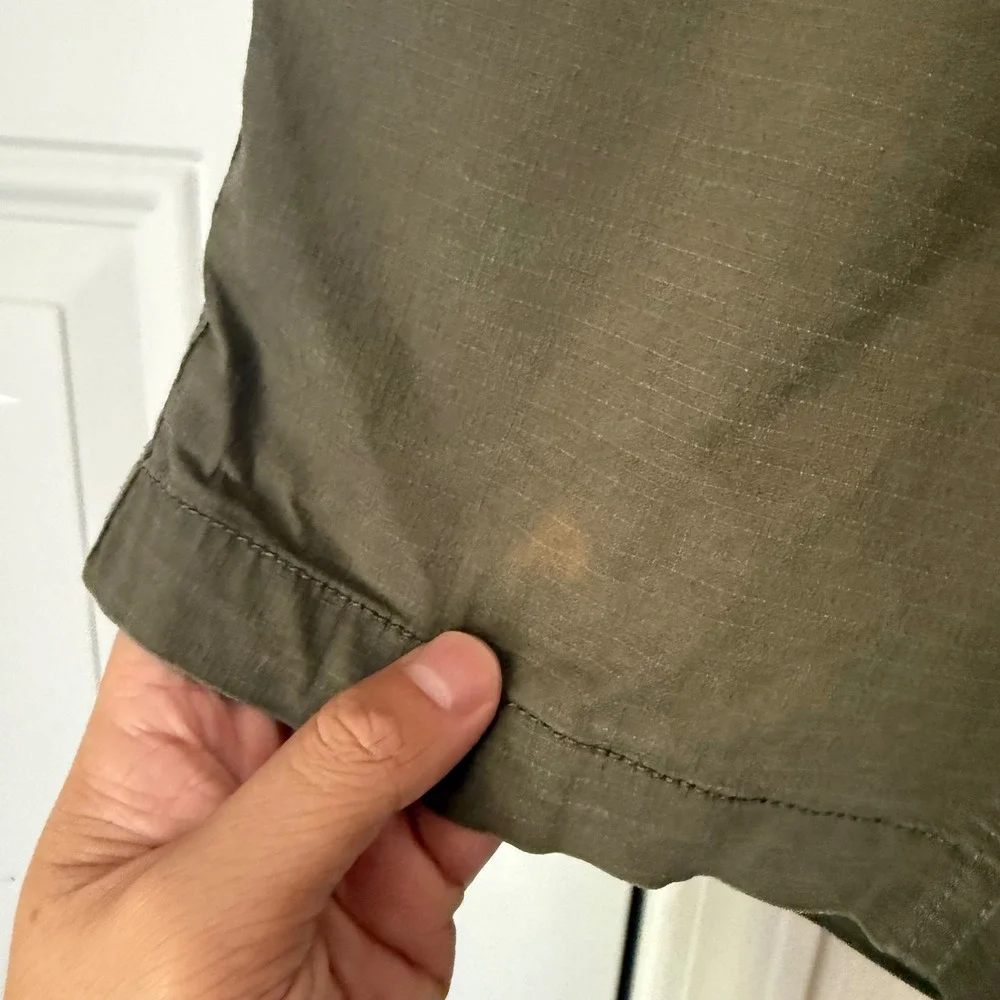 VUORI olive green men's athletic cargo pull on drawstring shorts